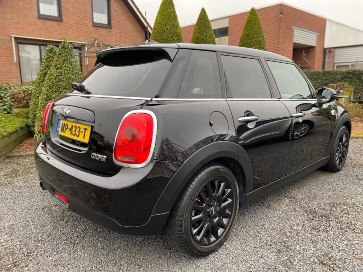 1.5 COOPER BUSINESS 5drs NAVI, NL Auto, Airco, Cruise