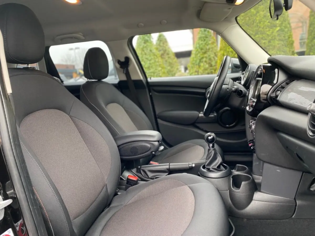 1.5 COOPER BUSINESS 5drs NAVI, NL Auto, Airco, Cruise
