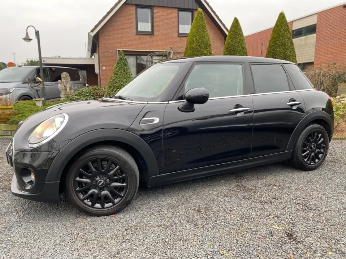 1.5 COOPER BUSINESS 5drs NAVI, NL Auto, Airco, Cruise