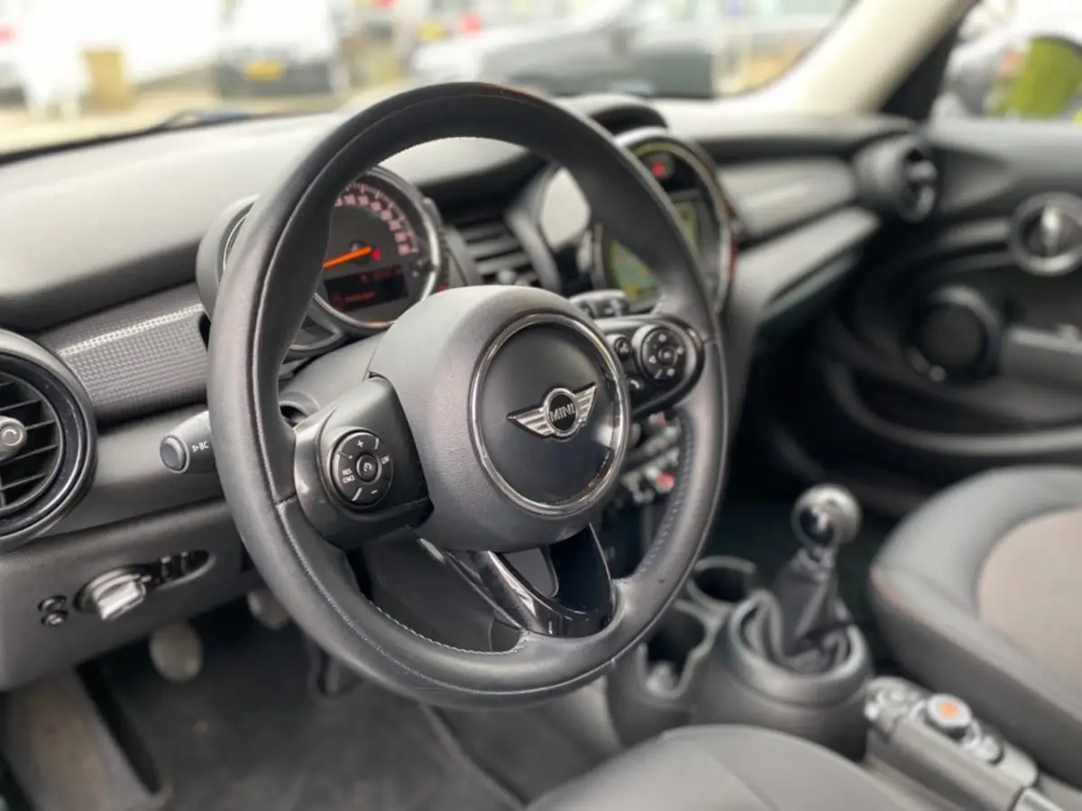 1.5 COOPER BUSINESS 5drs NAVI, NL Auto, Airco, Cruise