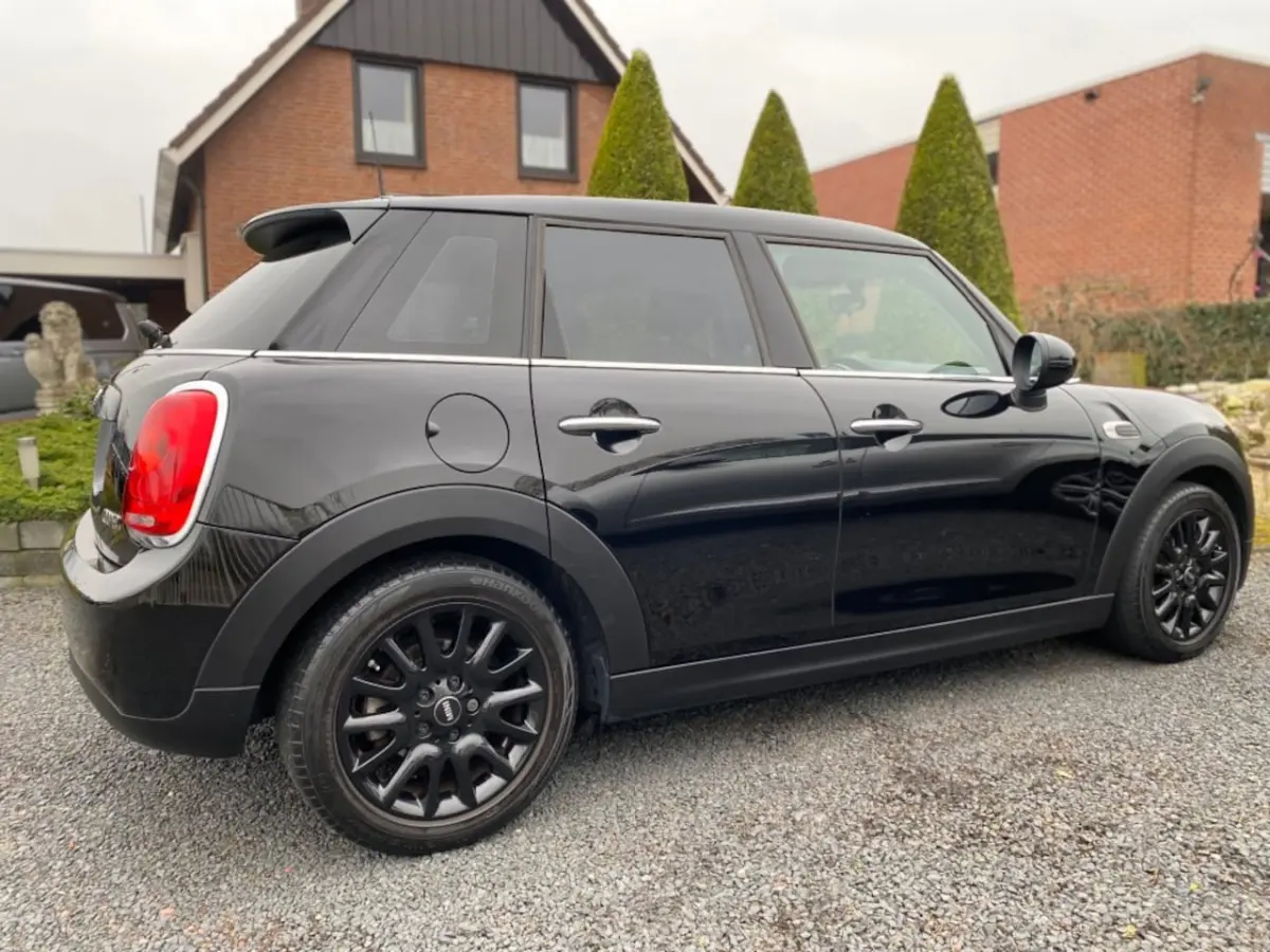 1.5 COOPER BUSINESS 5drs NAVI, NL Auto, Airco, Cruise