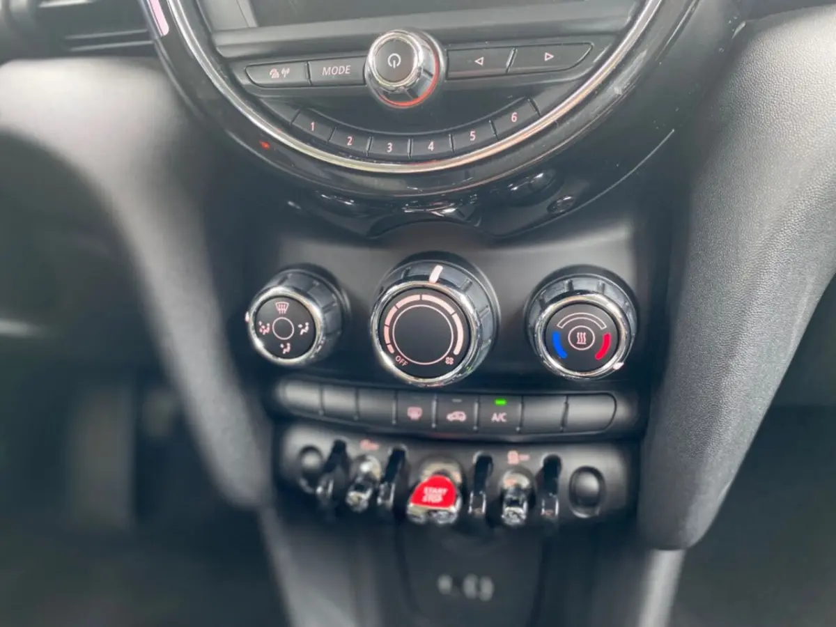 1.5 COOPER BUSINESS 5drs NAVI, NL Auto, Airco, Cruise