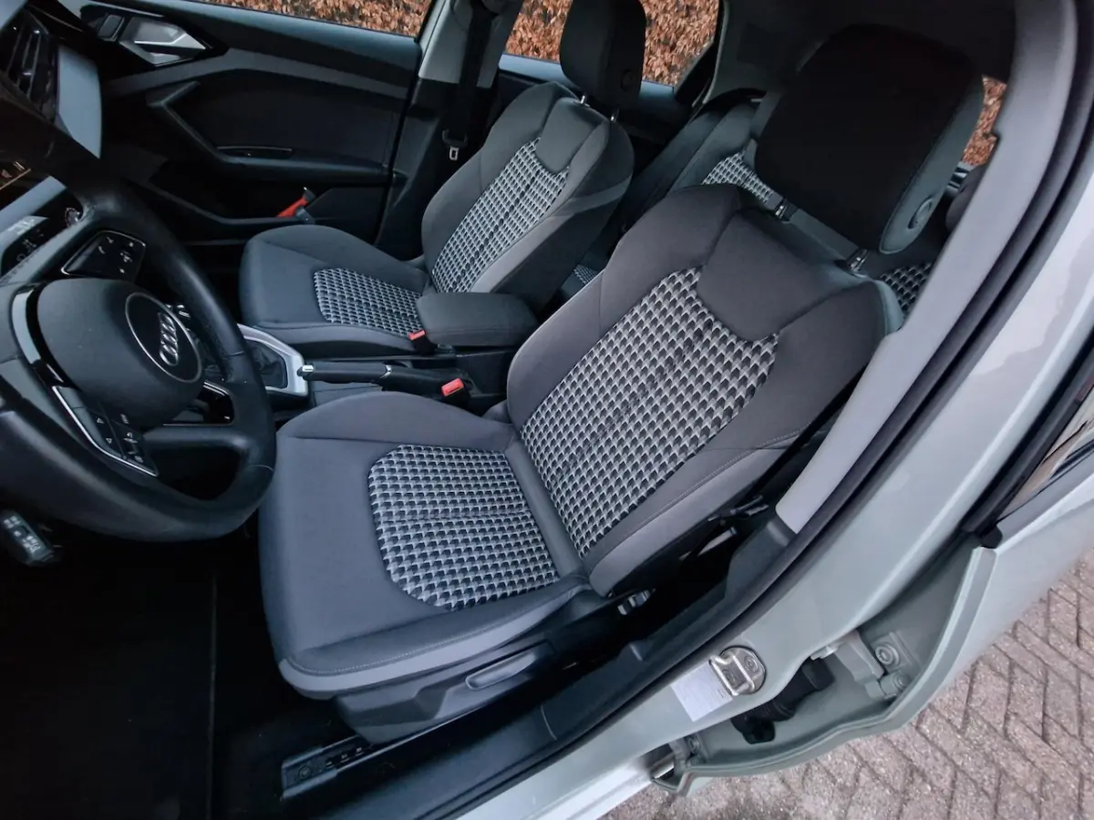25 TFSI Pro Line AUTOMAAT*Carplay*Cruise control*Rijbaan assistent*Airco