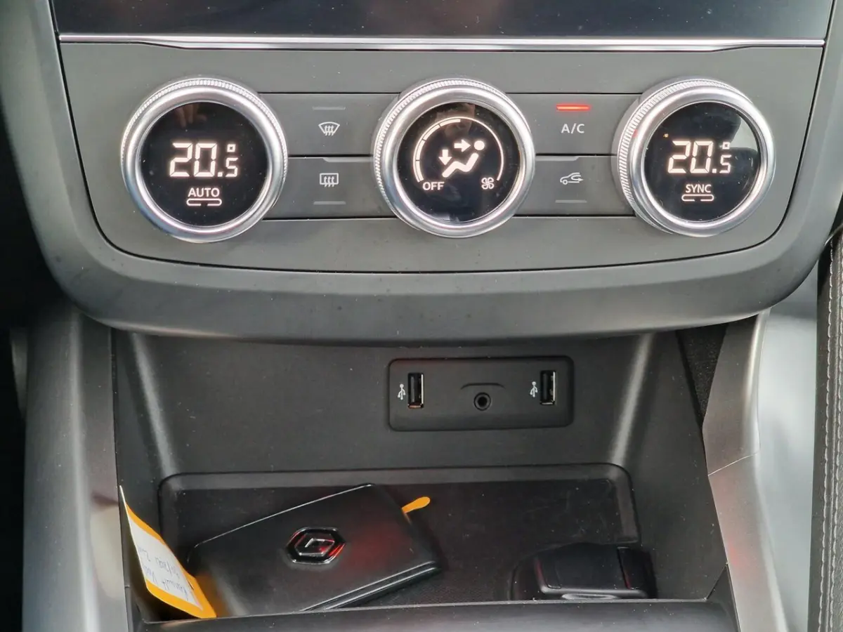 1.3 TCe Intens AUTOMAAT*Navigatie*Camera*PDC*Climate control*Cruise control
