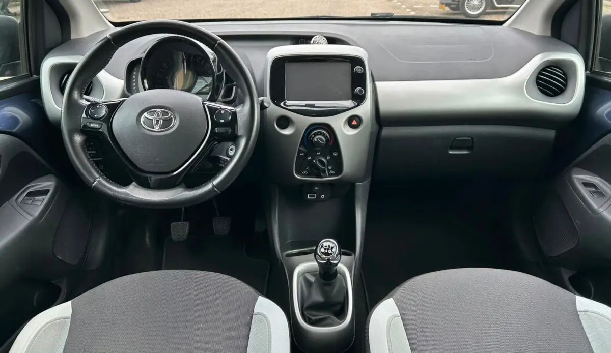 1.0 VVT-i x-play