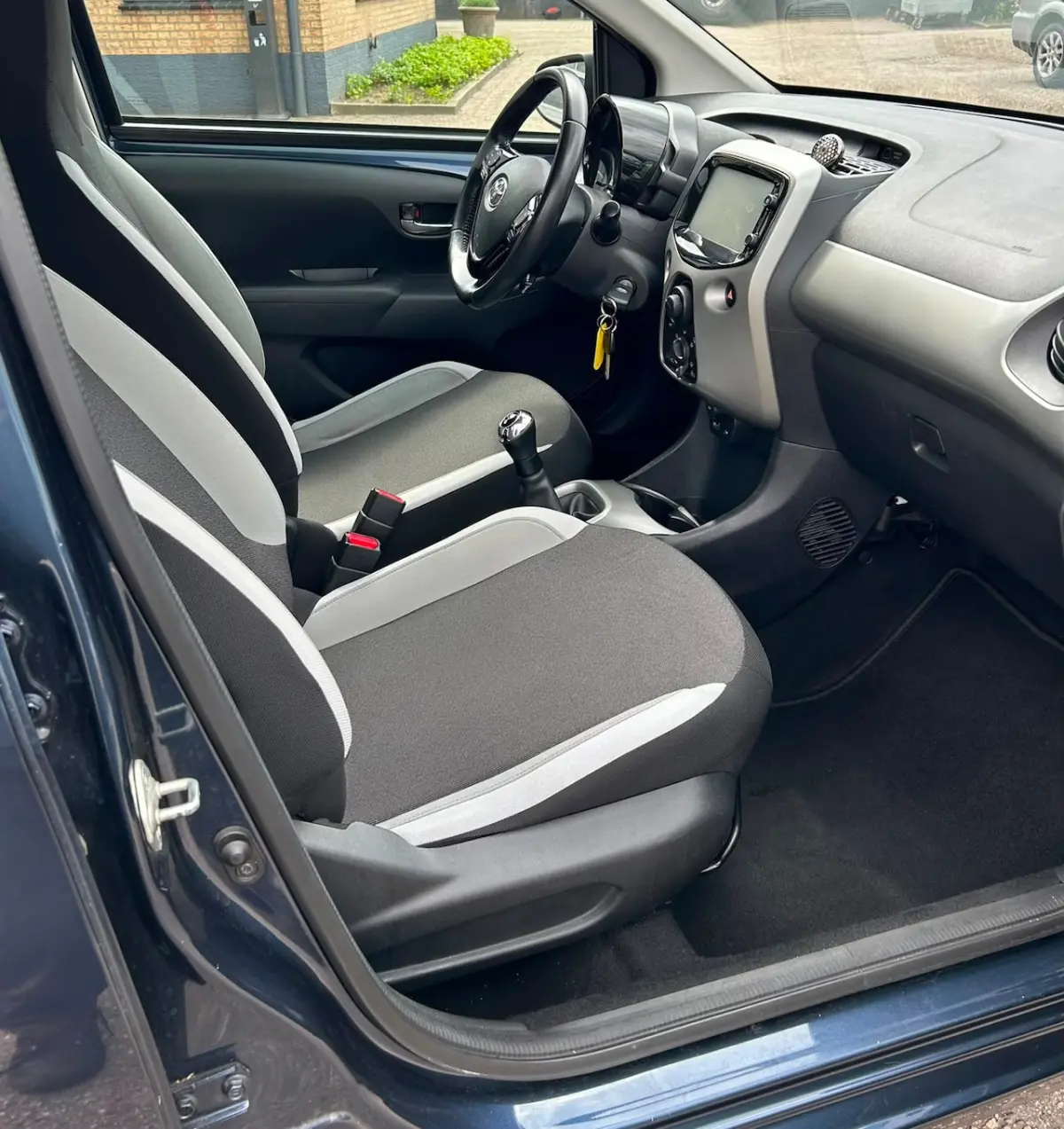 1.0 VVT-i x-play