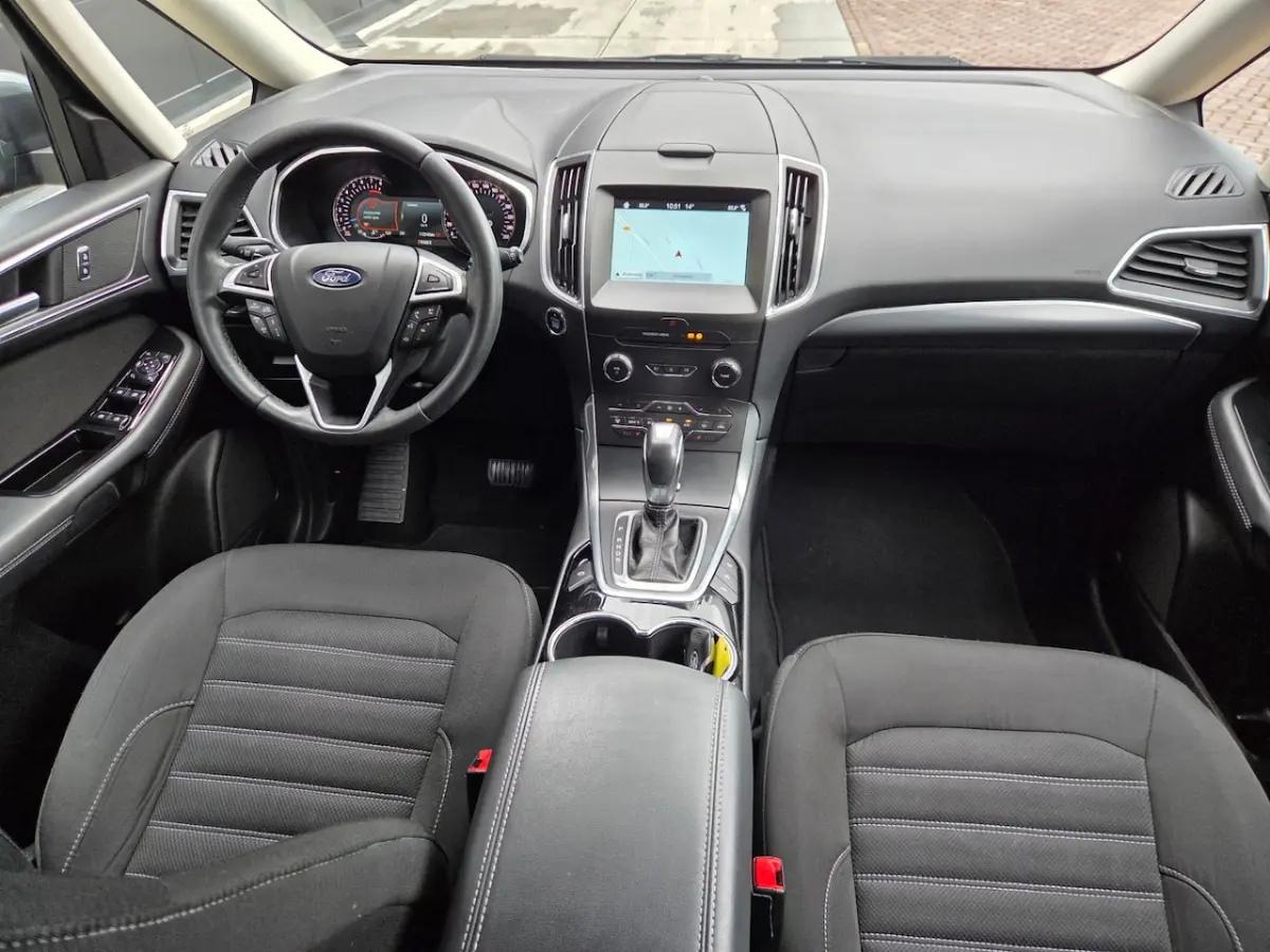 2.0 Titanium | 7 Persoon | Autm | Navi | Camera | Keyless |