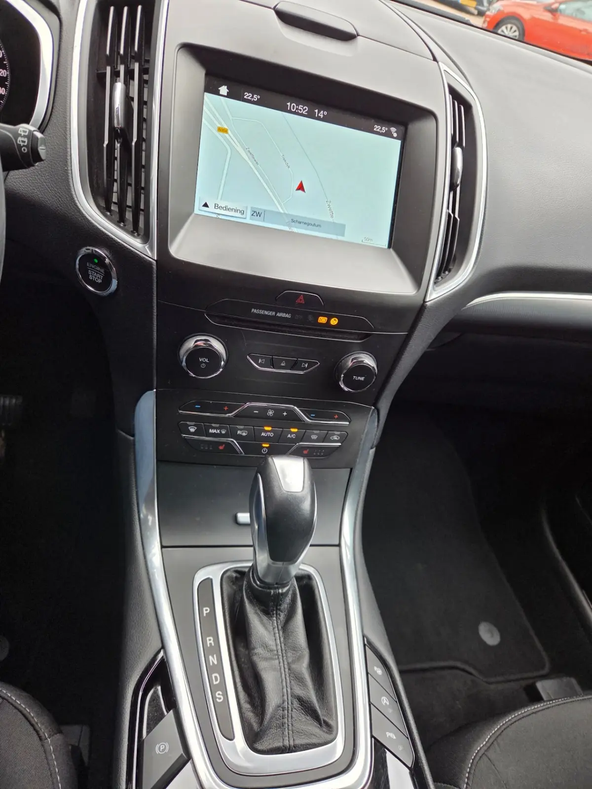 2.0 Titanium | 7 Persoon | Autm | Navi | Camera | Keyless |