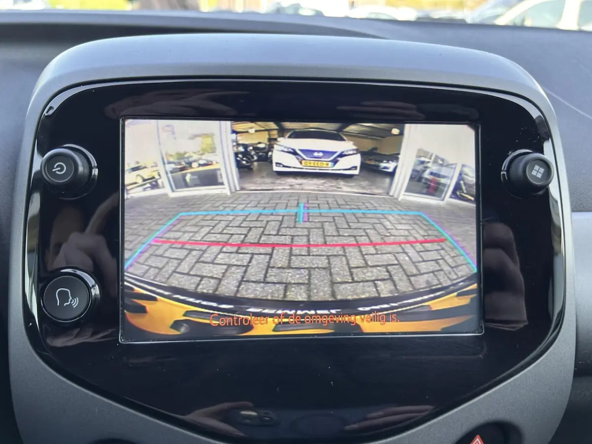 1.0 VVT-i x-joy automaat/carplay met camera/navi/auto airco/top occasion