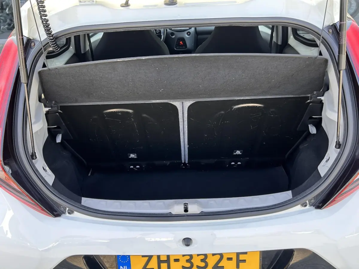 1.0 VVT-i x-joy automaat/carplay met camera/navi/auto airco/top occasion