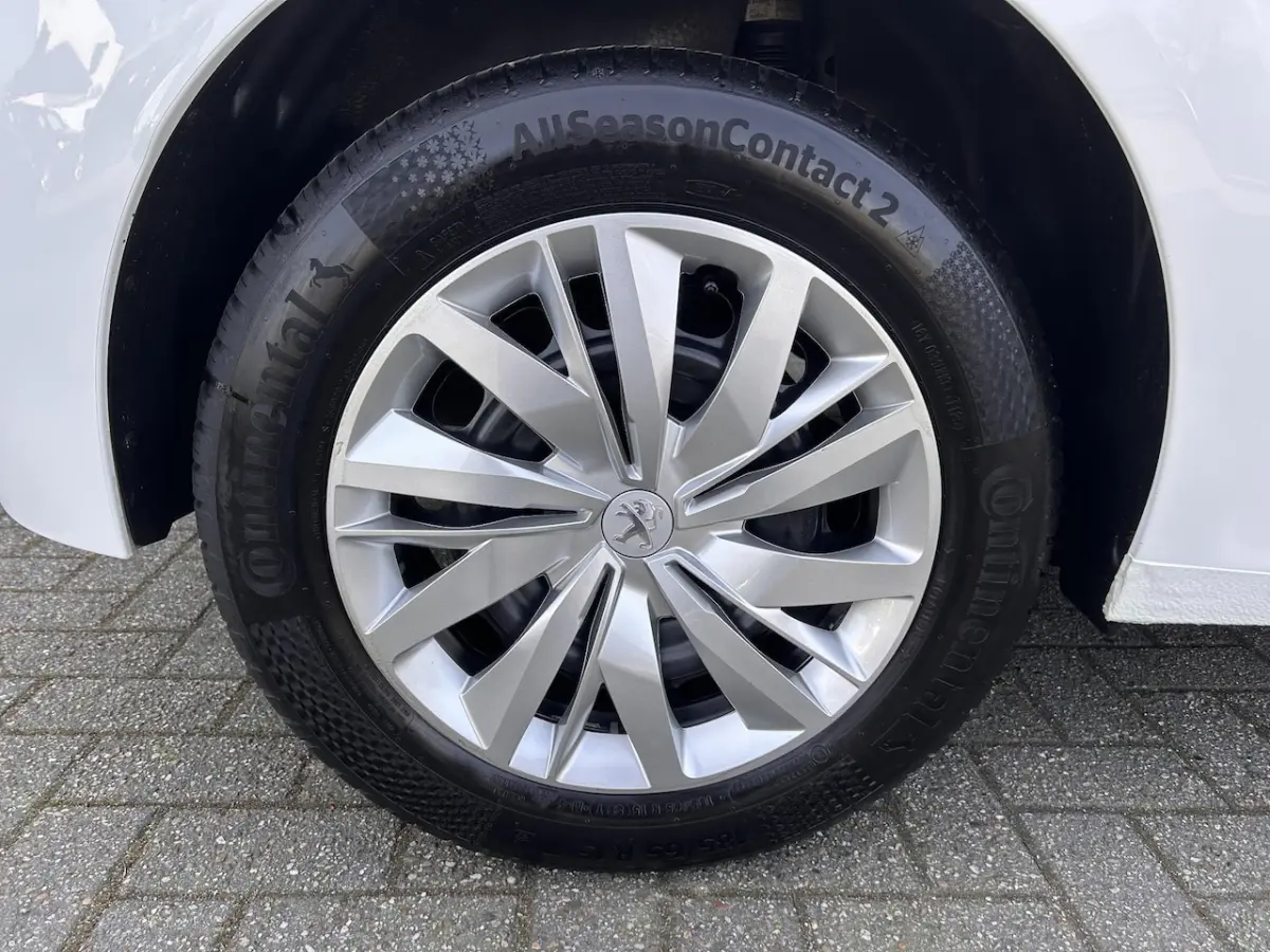 1.2 PureTech Active 100% dealer onderhouden/airco/Carplay/cruise control/nieuwstaat/enz