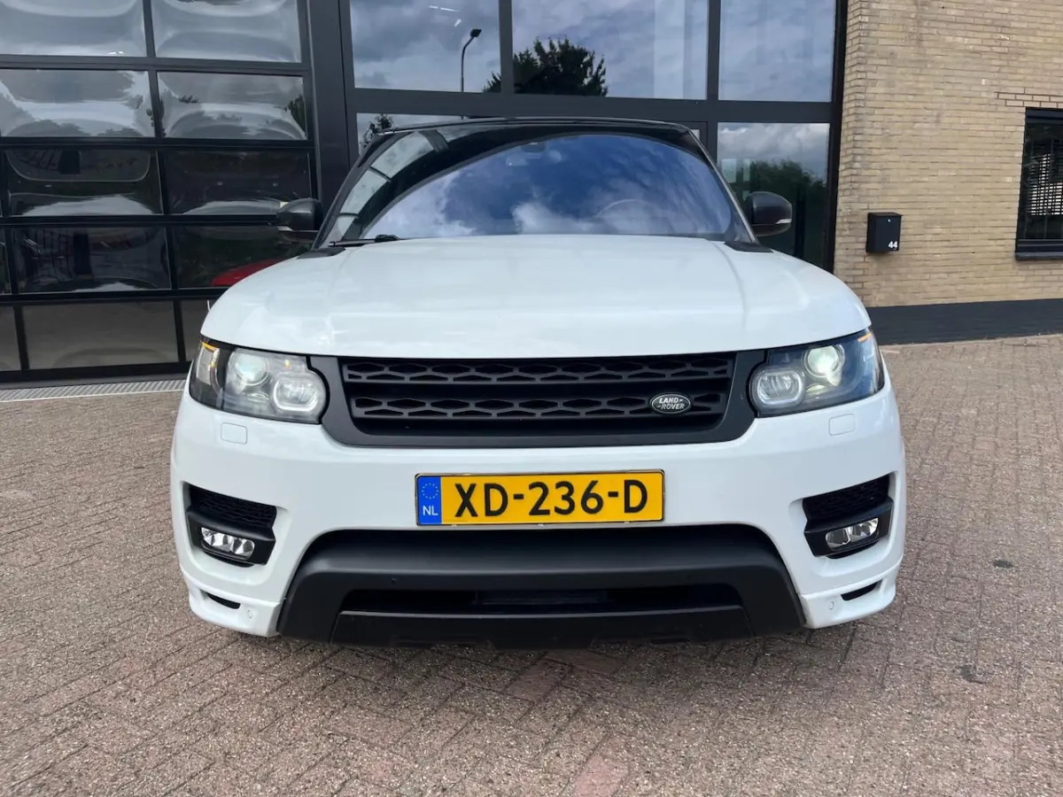 4.4 SDV8 Autobiography Dynamic, panodak, Leer