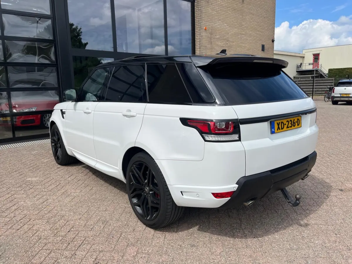 4.4 SDV8 Autobiography Dynamic, panodak, Leer