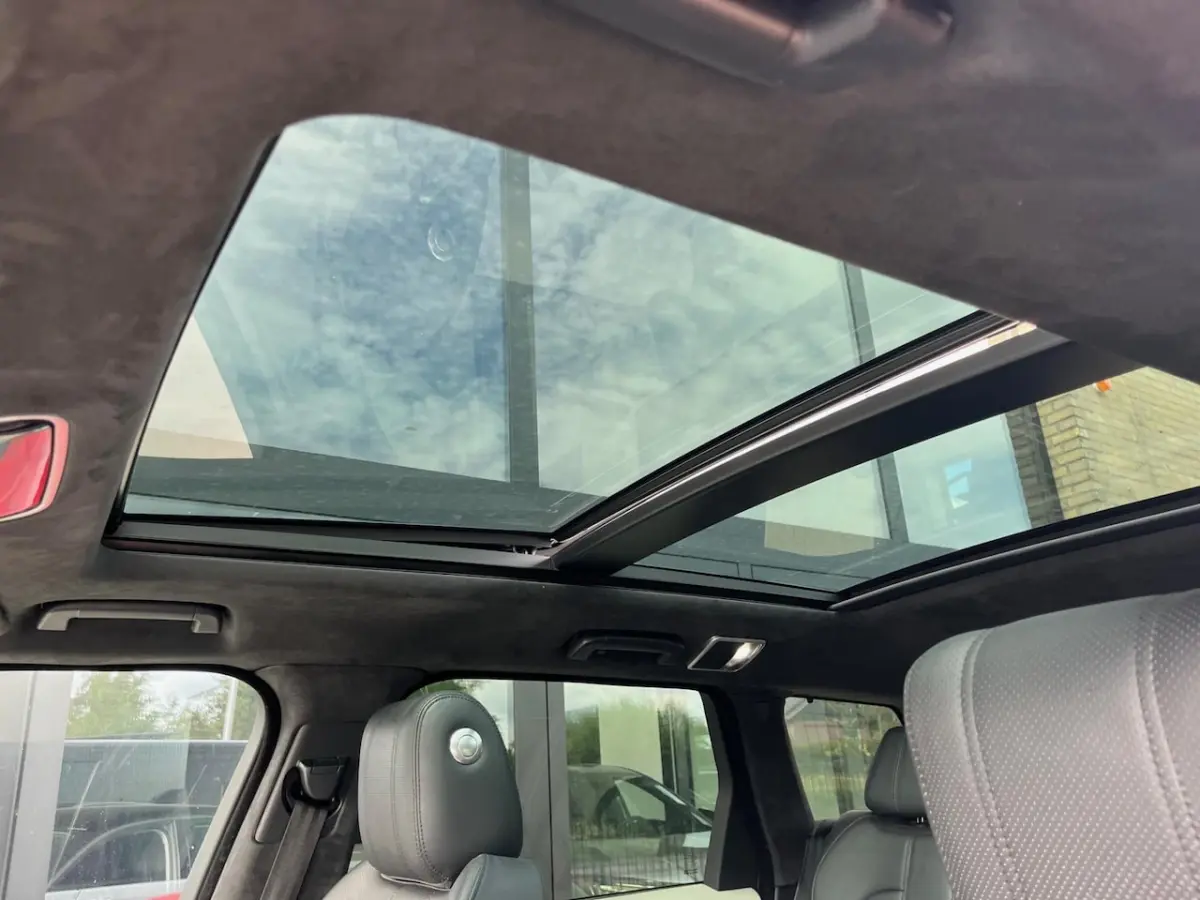 4.4 SDV8 Autobiography Dynamic, panodak, Leer