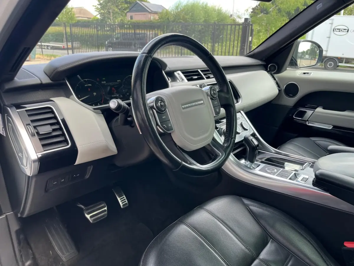 4.4 SDV8 Autobiography Dynamic, panodak, Leer