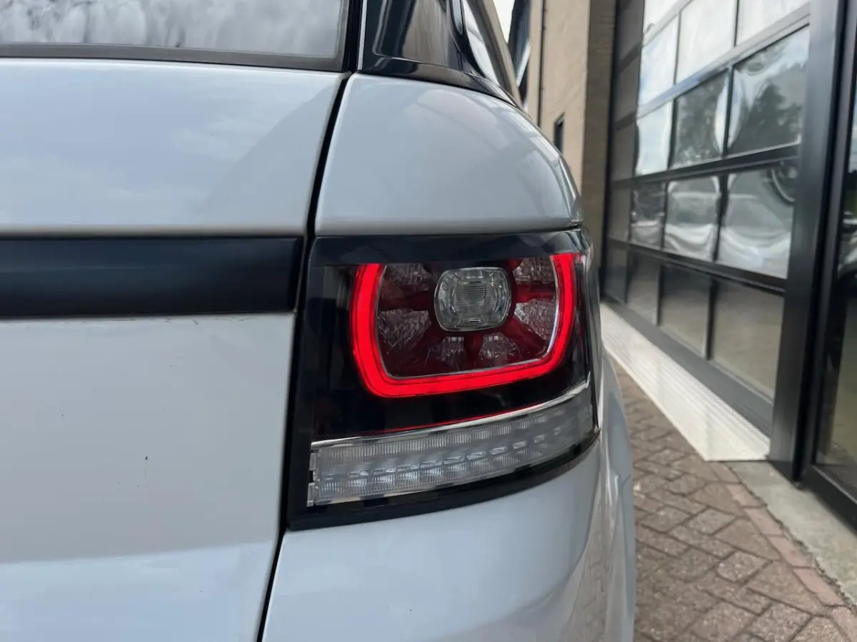 4.4 SDV8 Autobiography Dynamic, panodak, Leer