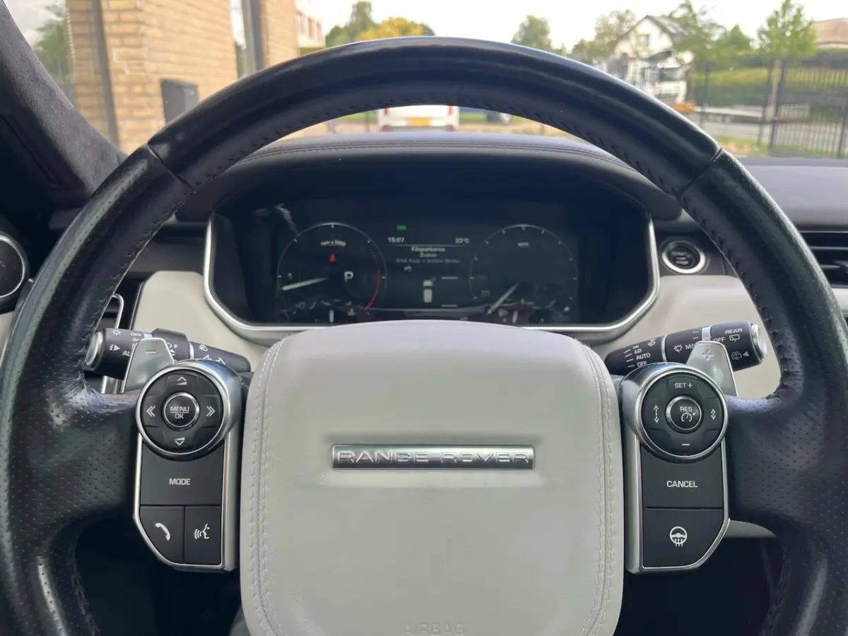 4.4 SDV8 Autobiography Dynamic, panodak, Leer