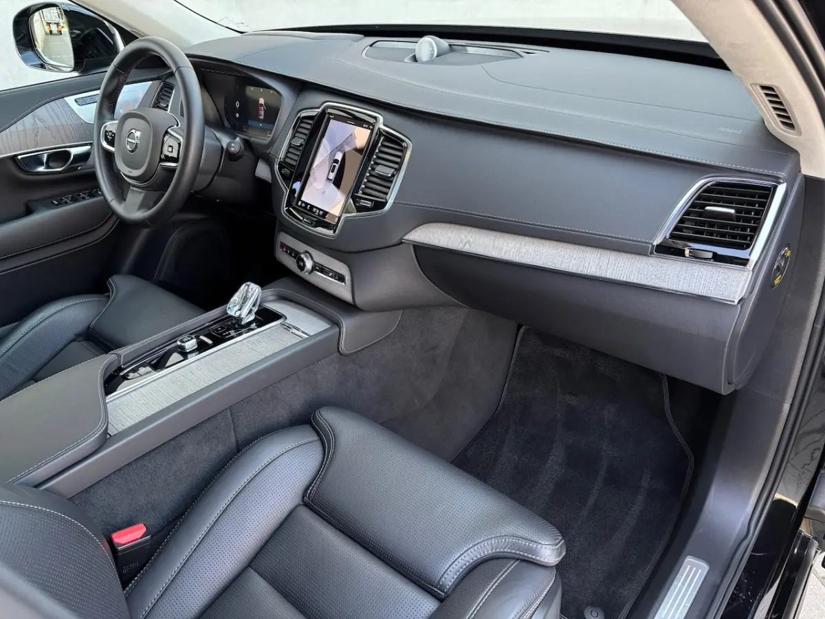 2.0 T8 Plug-in hybrid AWD Ultra Dark