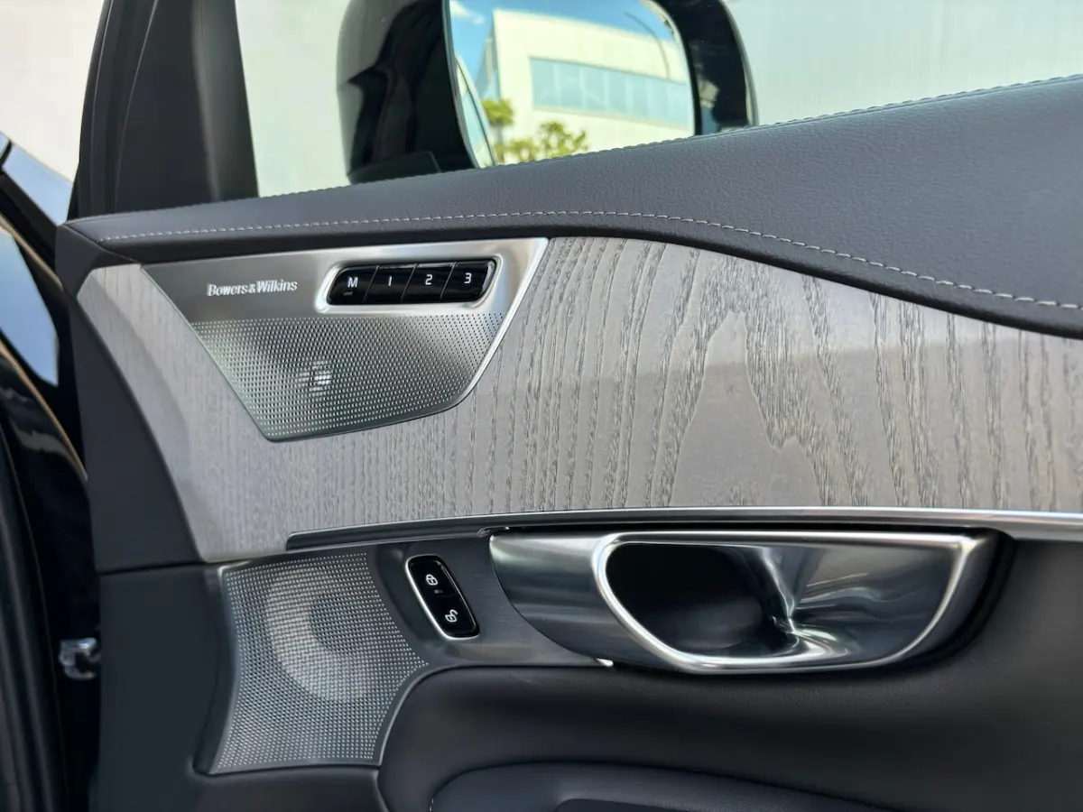 2.0 T8 Plug-in hybrid AWD Ultra Dark