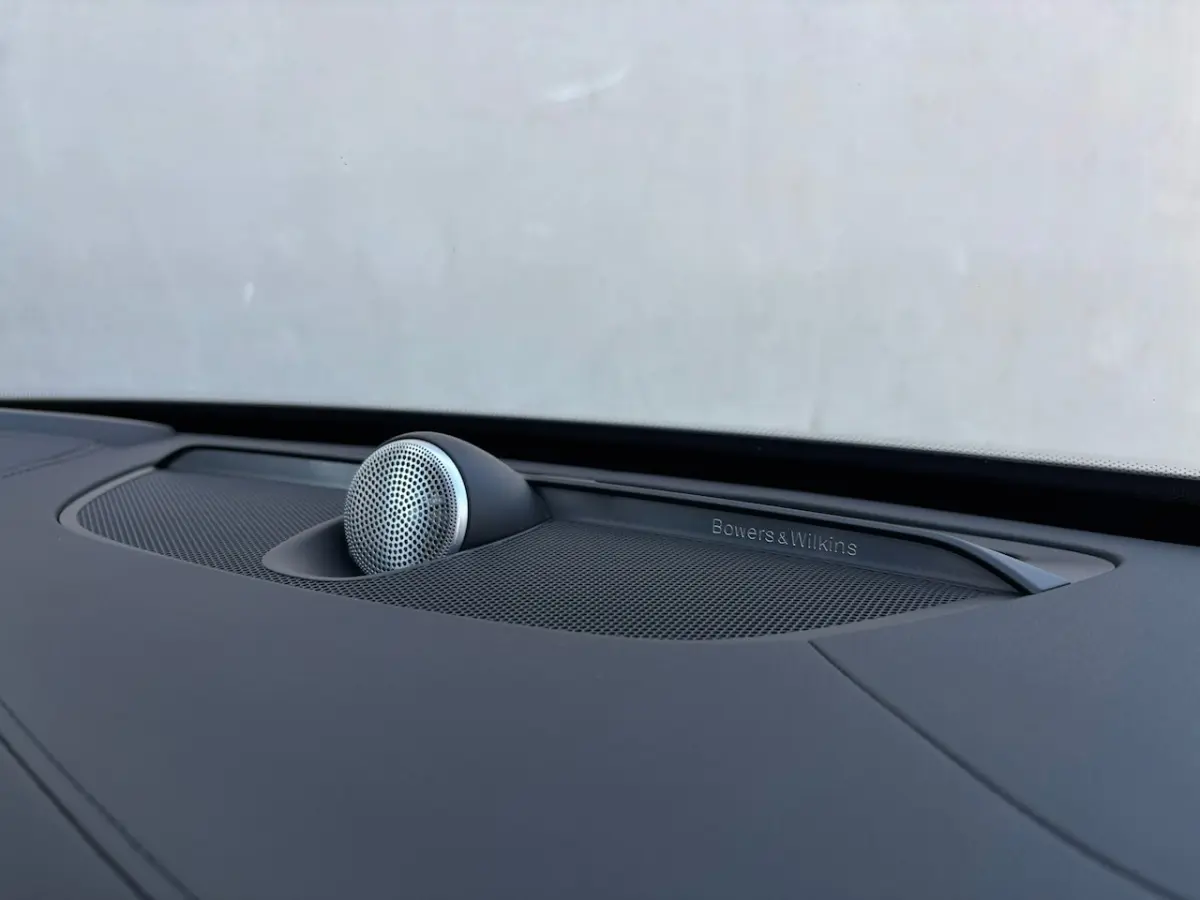 2.0 T8 Plug-in hybrid AWD Ultra Dark