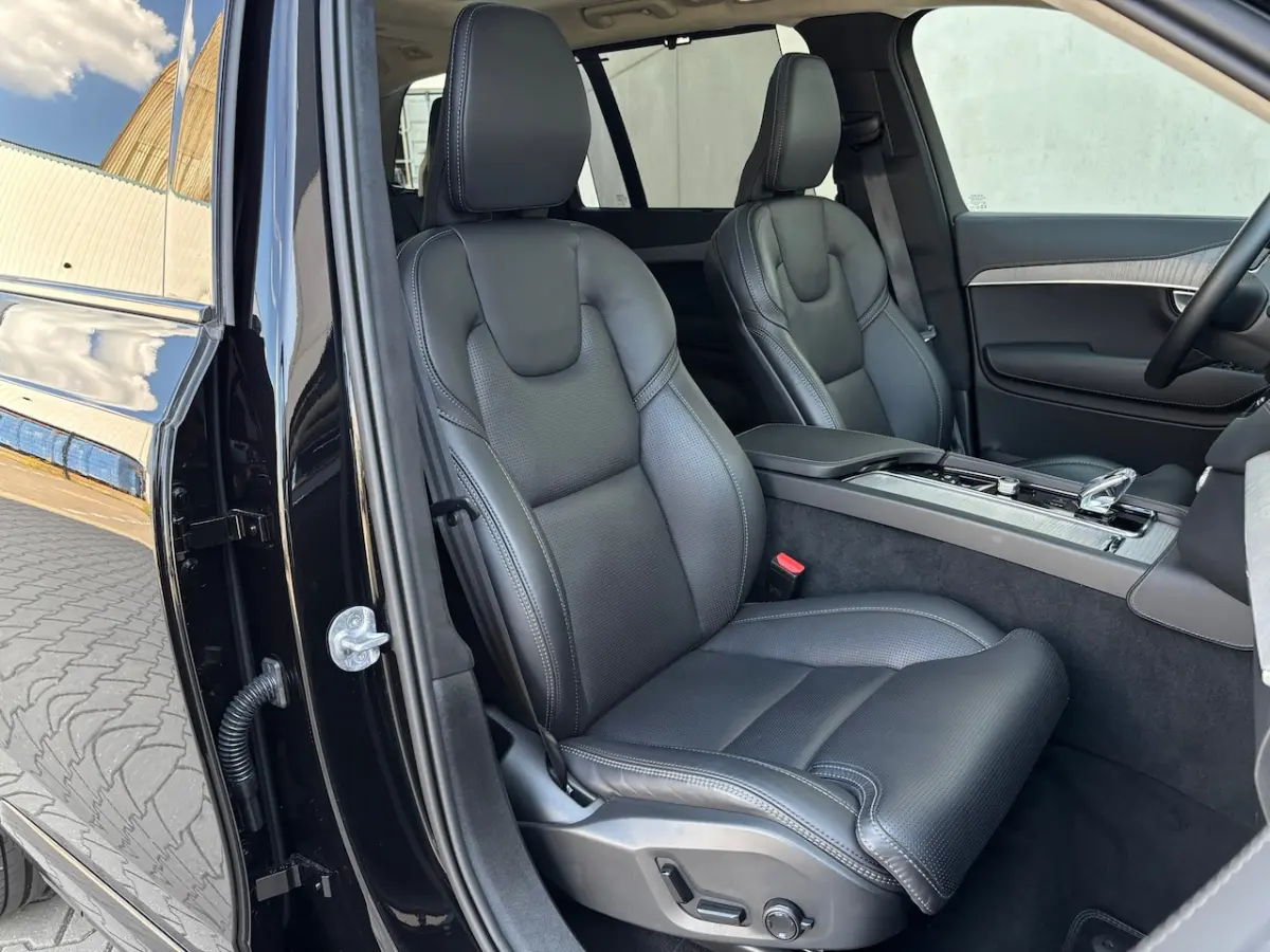 2.0 T8 Plug-in hybrid AWD Ultra Dark