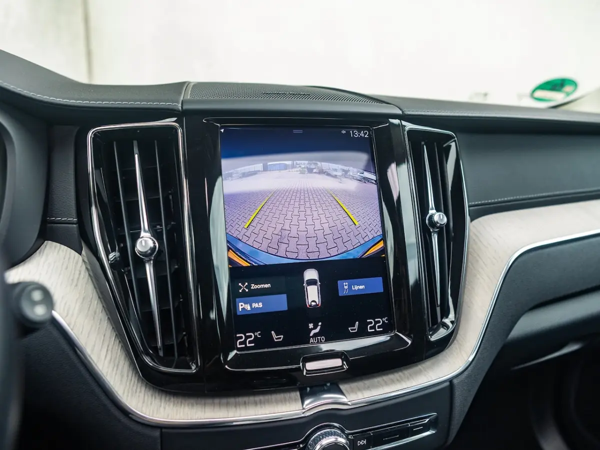 2.0 T8 Twin Engine AWD Inscription / Head up / Pano / H&K Audio