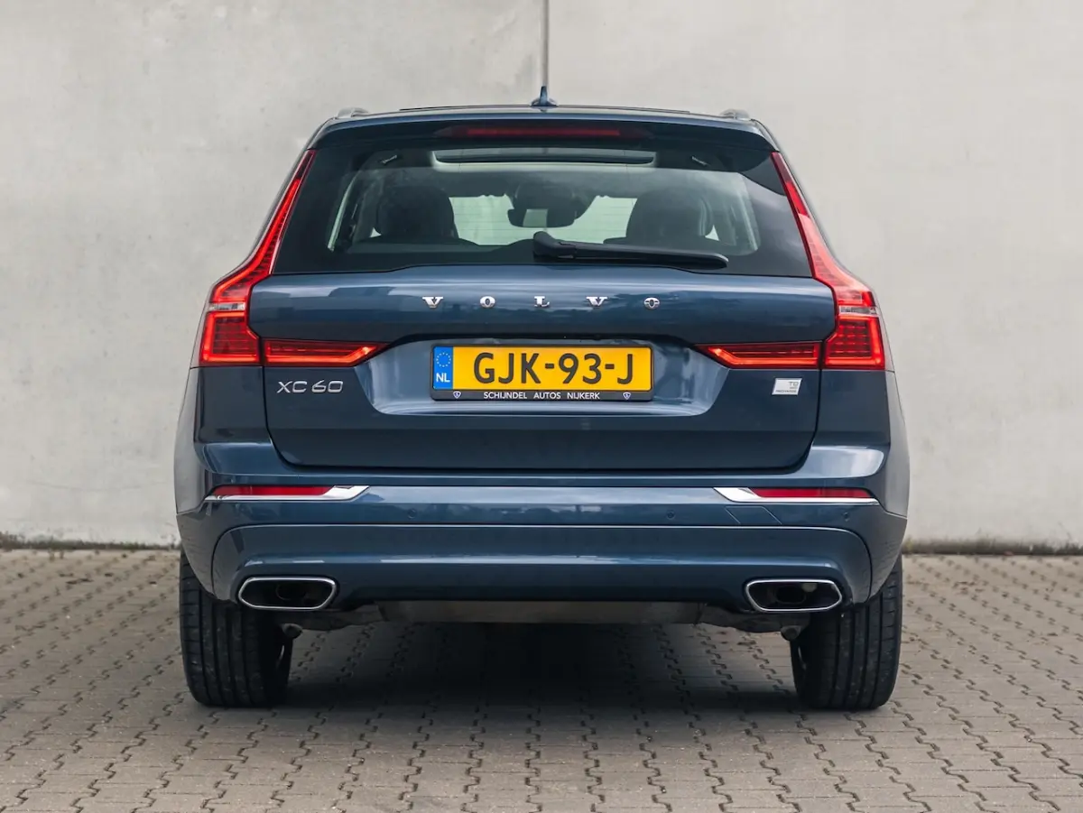 2.0 T8 Twin Engine AWD Inscription / Head up / Pano / H&K Audio