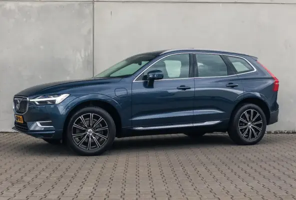 2.0 T8 Twin Engine AWD Inscription / Head up / Pano / H&K Audio
