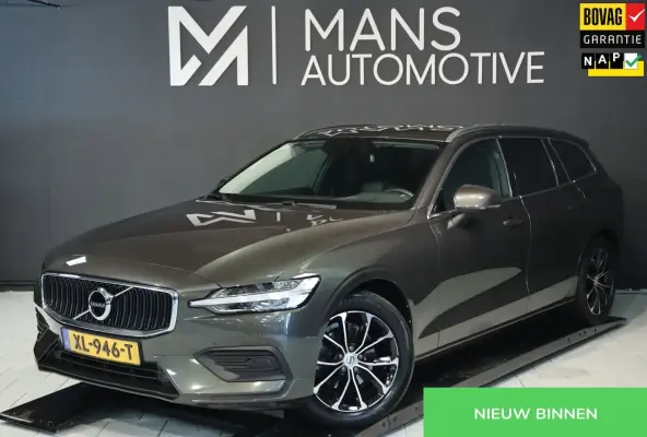 2.0 D3 Momentum / NAP / CRUISE / CARPLAY / PDC VOOR + ACHTER
