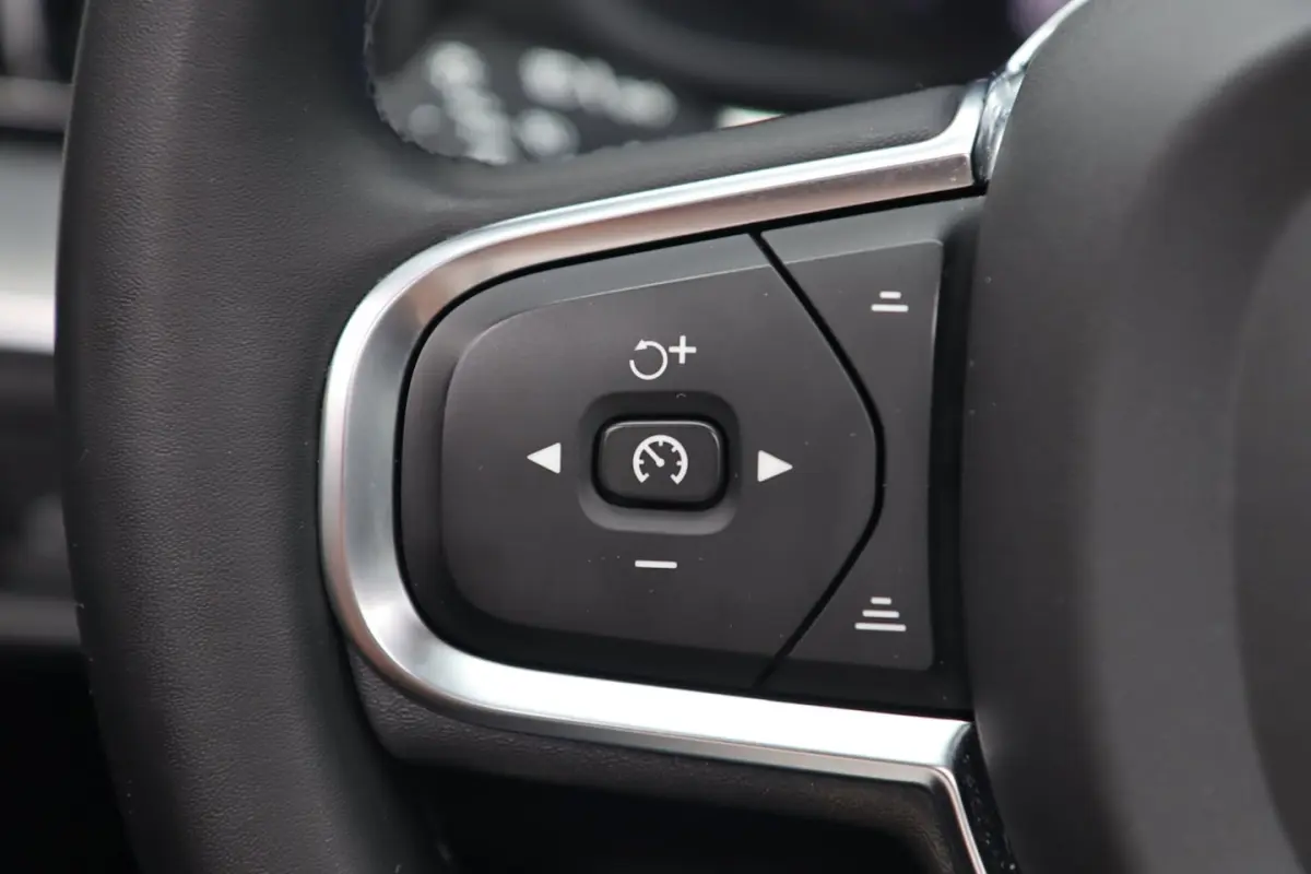 2.0 T6 Plug-in hybrid AWD Inscription / PANO / HUD / H&K / ACC / 360 / KEYLESS