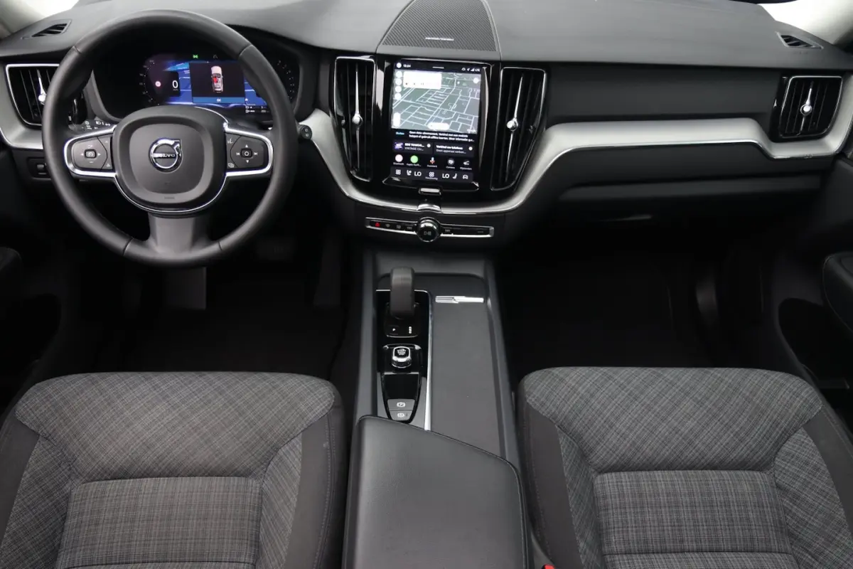 2.0 T6 Plug-in hybrid AWD Inscription / PANO / HUD / H&K / ACC / 360 / KEYLESS