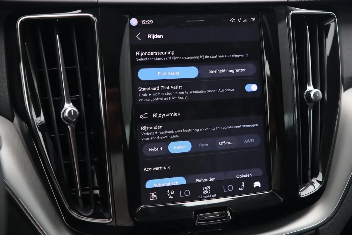 2.0 T6 Plug-in hybrid AWD Inscription / PANO / HUD / H&K / ACC / 360 / KEYLESS