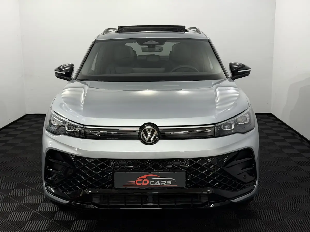 1.5 eHybrid R-Line Edition Plug-in Panoramadak, 360 Camera, Trekhaak, Leder, Head-up displ