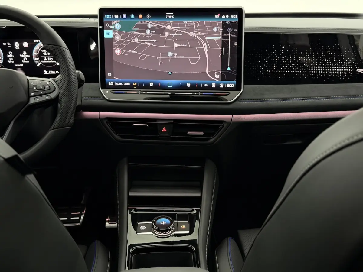 1.5 eHybrid R-Line Edition Plug-in Panoramadak, 360 Camera, Trekhaak, Leder, Head-up displ