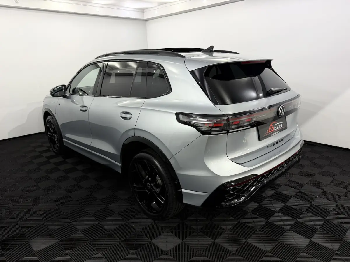 1.5 eHybrid R-Line Edition Plug-in Panoramadak, 360 Camera, Trekhaak, Leder, Head-up displ