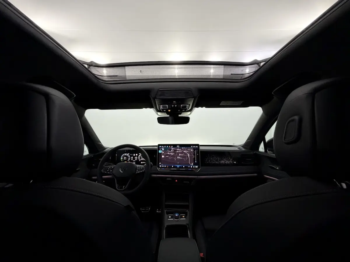 1.5 eHybrid R-Line Edition Plug-in Panoramadak, 360 Camera, Trekhaak, Leder, Head-up displ