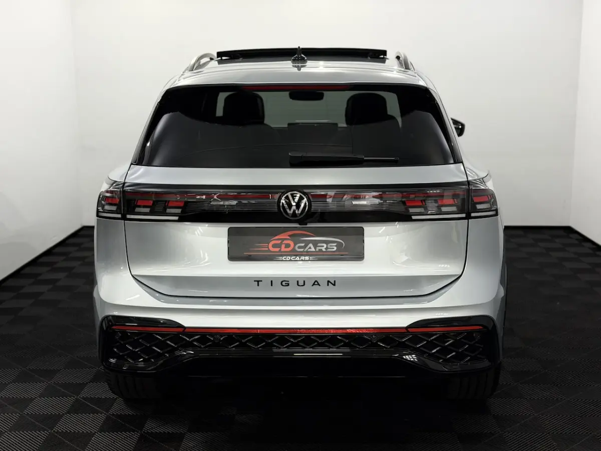 1.5 eHybrid R-Line Edition Plug-in Panoramadak, 360 Camera, Trekhaak, Leder, Head-up displ