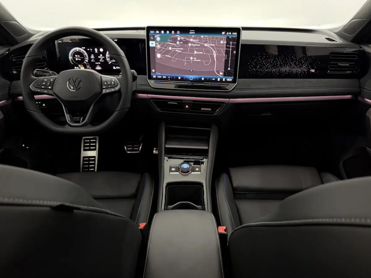 1.5 eHybrid R-Line Edition Plug-in Panoramadak, 360 Camera, Trekhaak, Leder, Head-up displ
