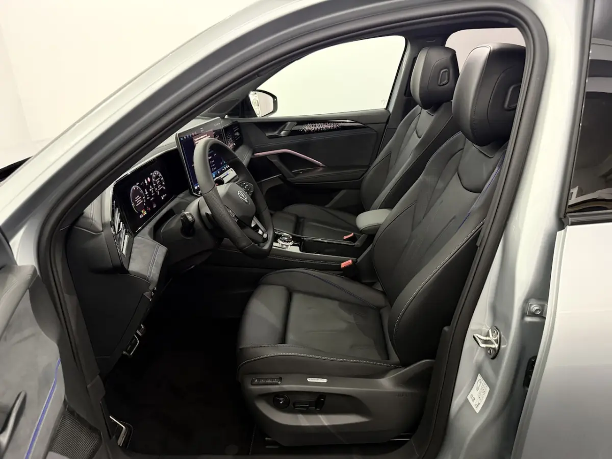 1.5 eHybrid R-Line Edition Plug-in Panoramadak, 360 Camera, Trekhaak, Leder, Head-up displ
