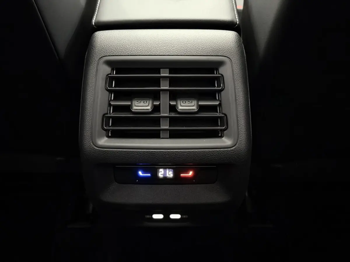 1.5 eHybrid R-Line Edition Plug-in Panoramadak, 360 Camera, Trekhaak, Leder, Head-up displ