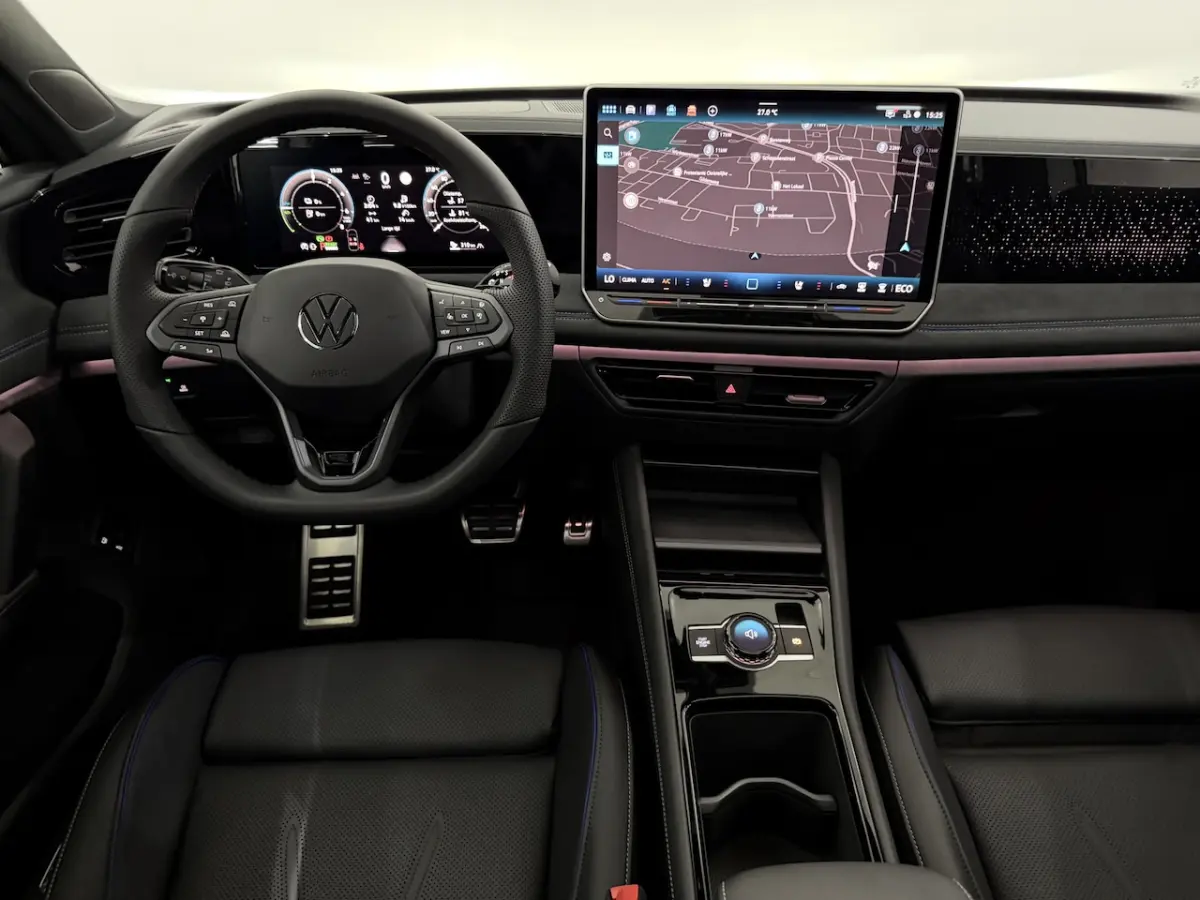 1.5 eHybrid R-Line Edition Plug-in Panoramadak, 360 Camera, Trekhaak, Leder, Head-up displ
