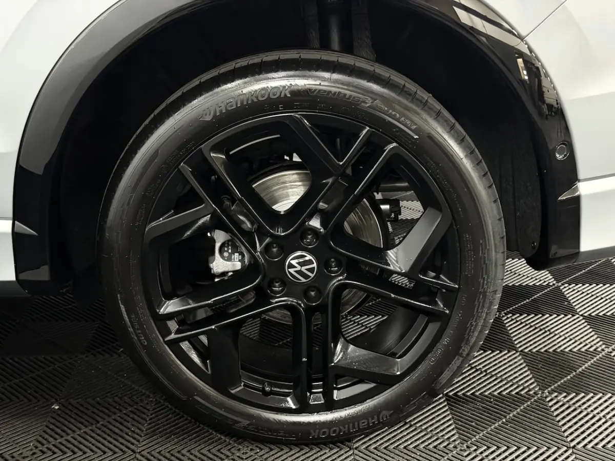 1.5 eHybrid R-Line Edition Plug-in Panoramadak, 360 Camera, Trekhaak, Leder, Head-up displ
