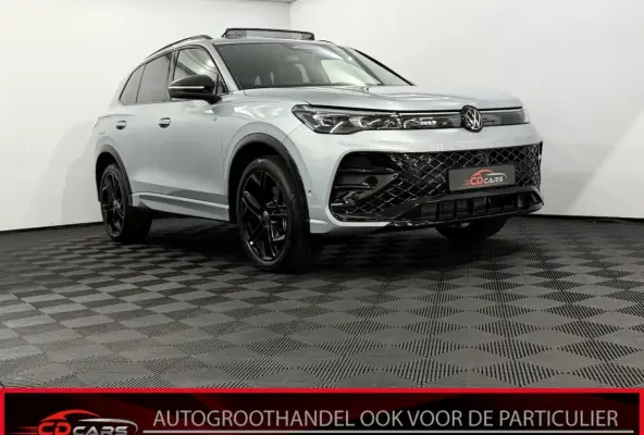 1.5 eHybrid R-Line Edition Plug-in Panoramadak, 360 Camera, Trekhaak, Leder, Head-up displ