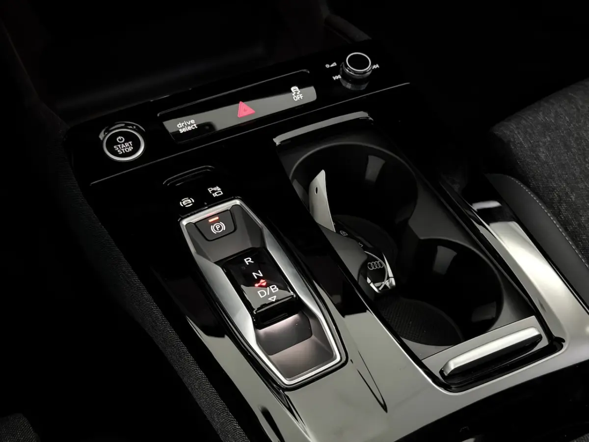 S edition performance 100 kWh Panoramadak, 360 Camera, Navi, Elektrische trekaak, Half led