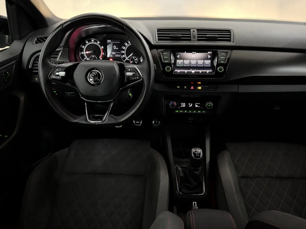 1.0 TSI Monte carlo Camera, Apple carplay, Keyless start, Cruise control, A start stop, A