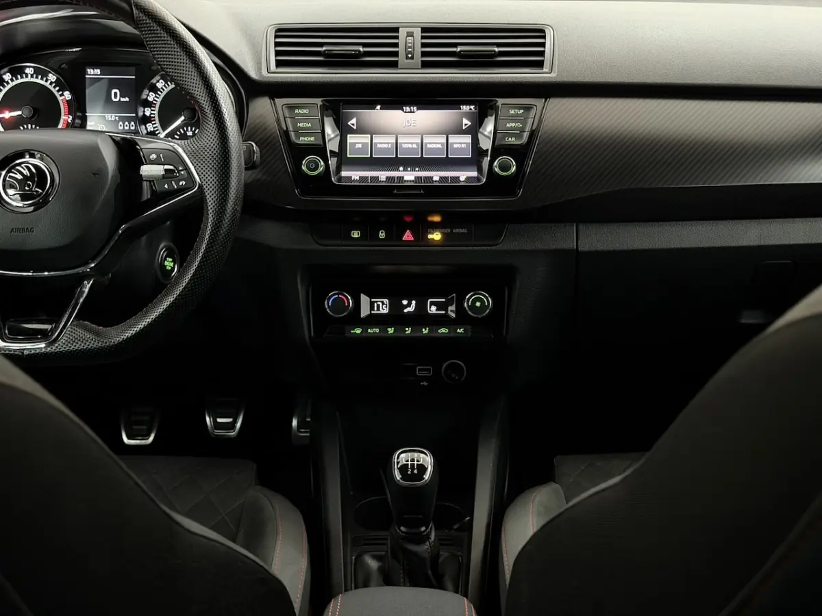 1.0 TSI Monte carlo Camera, Apple carplay, Keyless start, Cruise control, A start stop, A