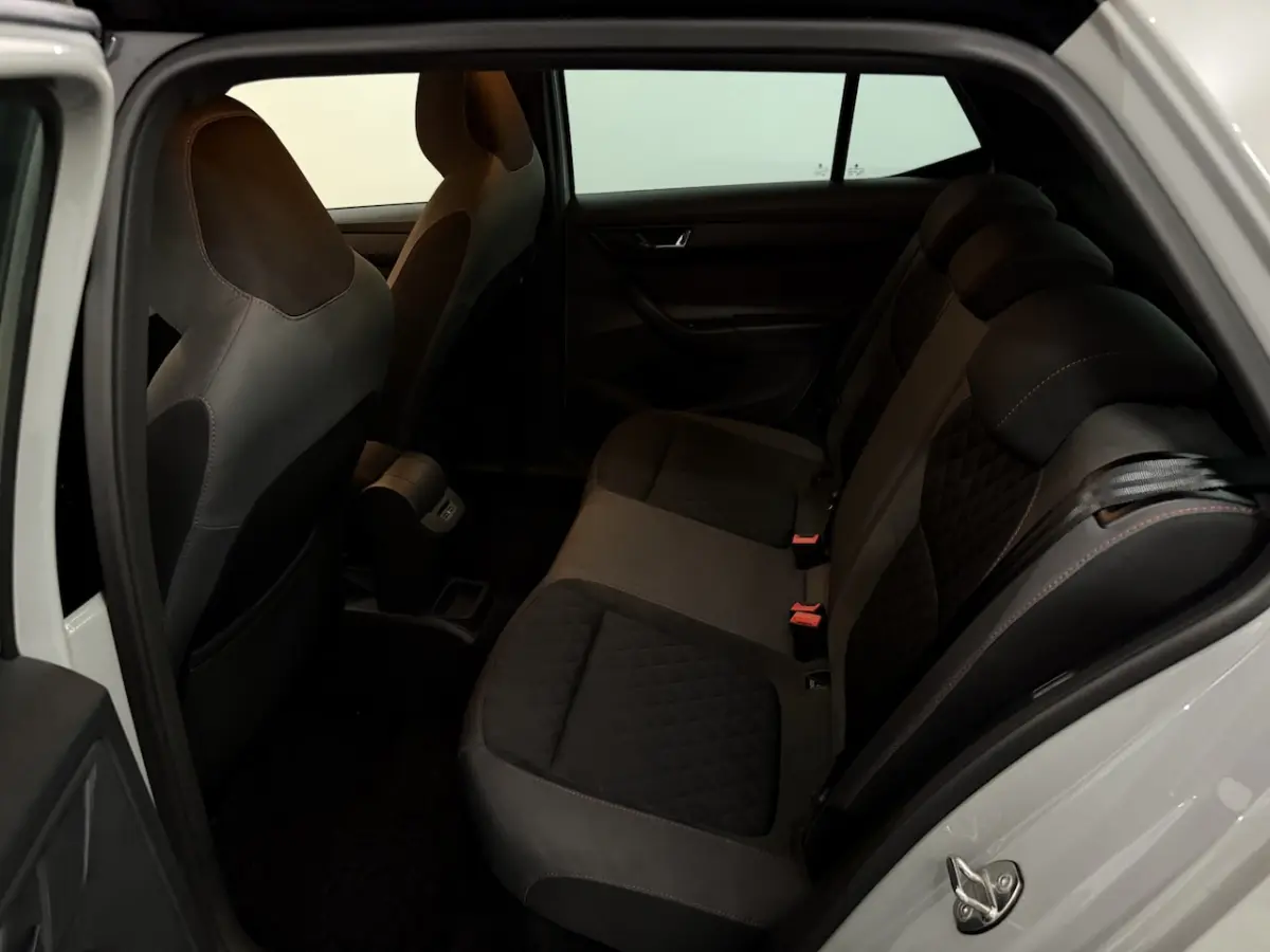 1.0 TSI Monte carlo Camera, Apple carplay, Keyless start, Cruise control, A start stop, A