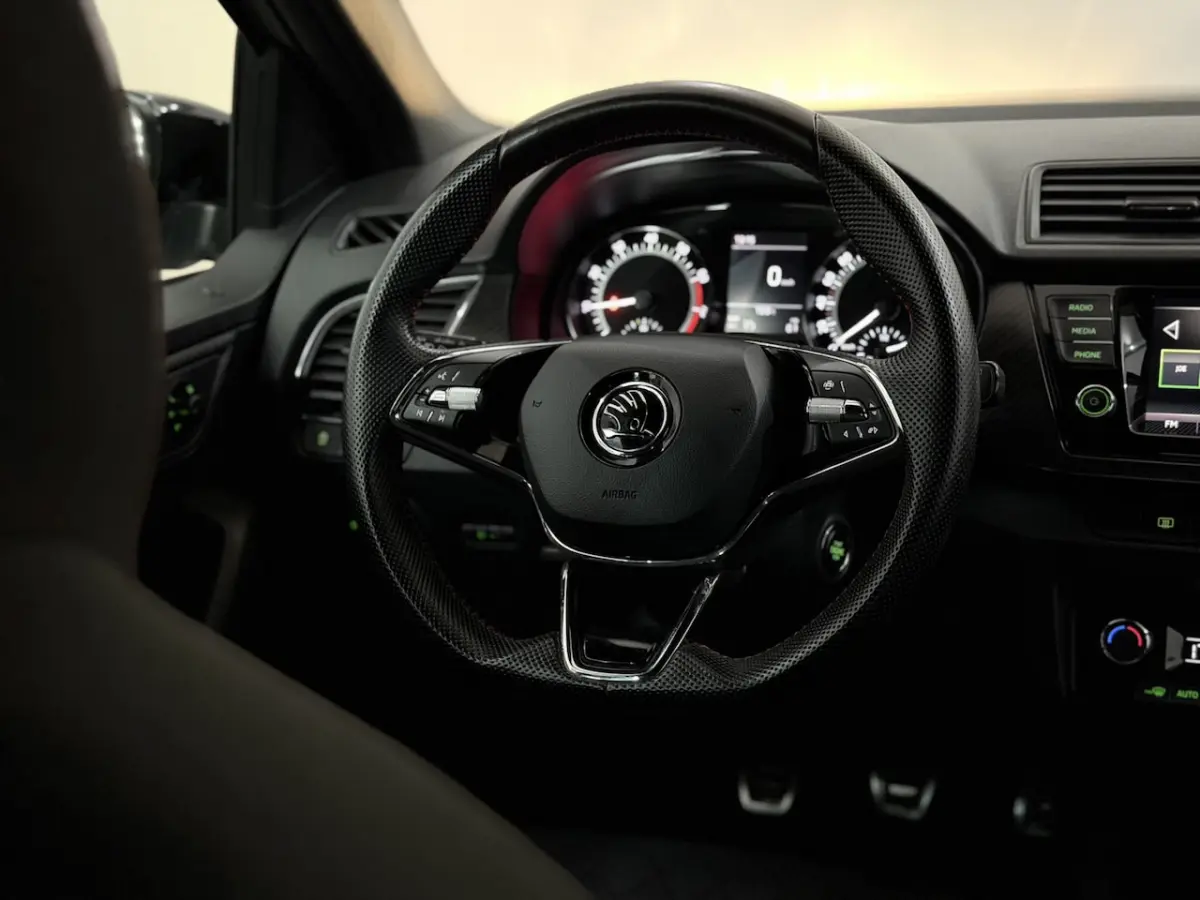 1.0 TSI Monte carlo Camera, Apple carplay, Keyless start, Cruise control, A start stop, A