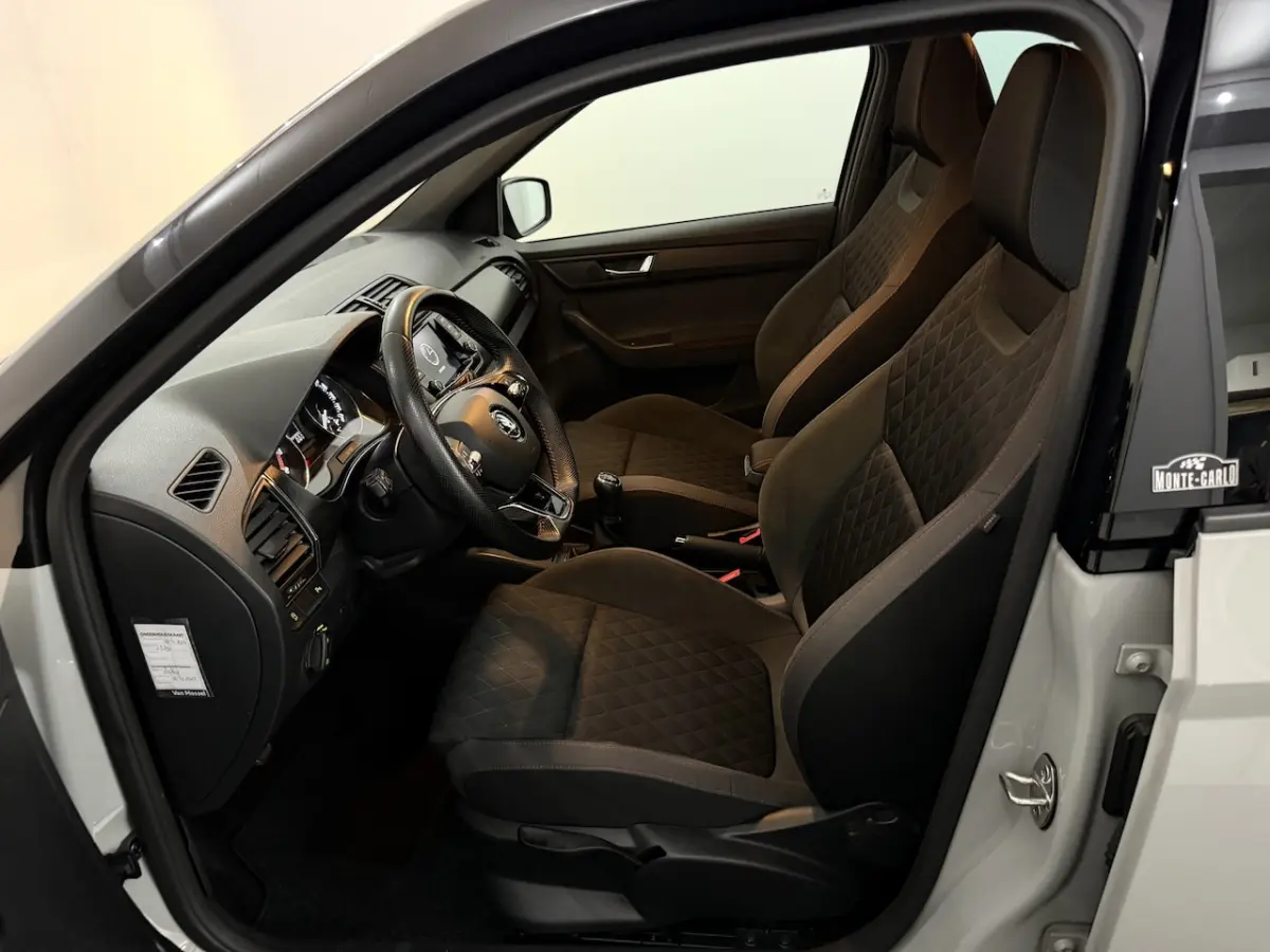1.0 TSI Monte carlo Camera, Apple carplay, Keyless start, Cruise control, A start stop, A