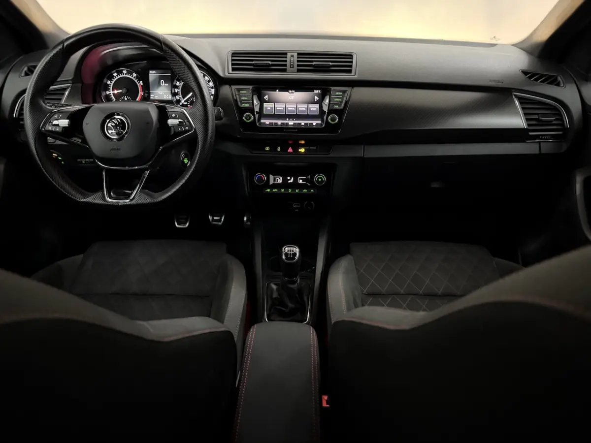 1.0 TSI Monte carlo Camera, Apple carplay, Keyless start, Cruise control, A start stop, A